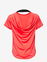 Deep Back Tee (Coral) (239.40 kr) Röhnisch | Röhnisch | Mesh Back teknisk t skjorte dame | T skjorter