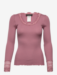 Silk t-shirt w/ lace - ANTIQUE ROSE