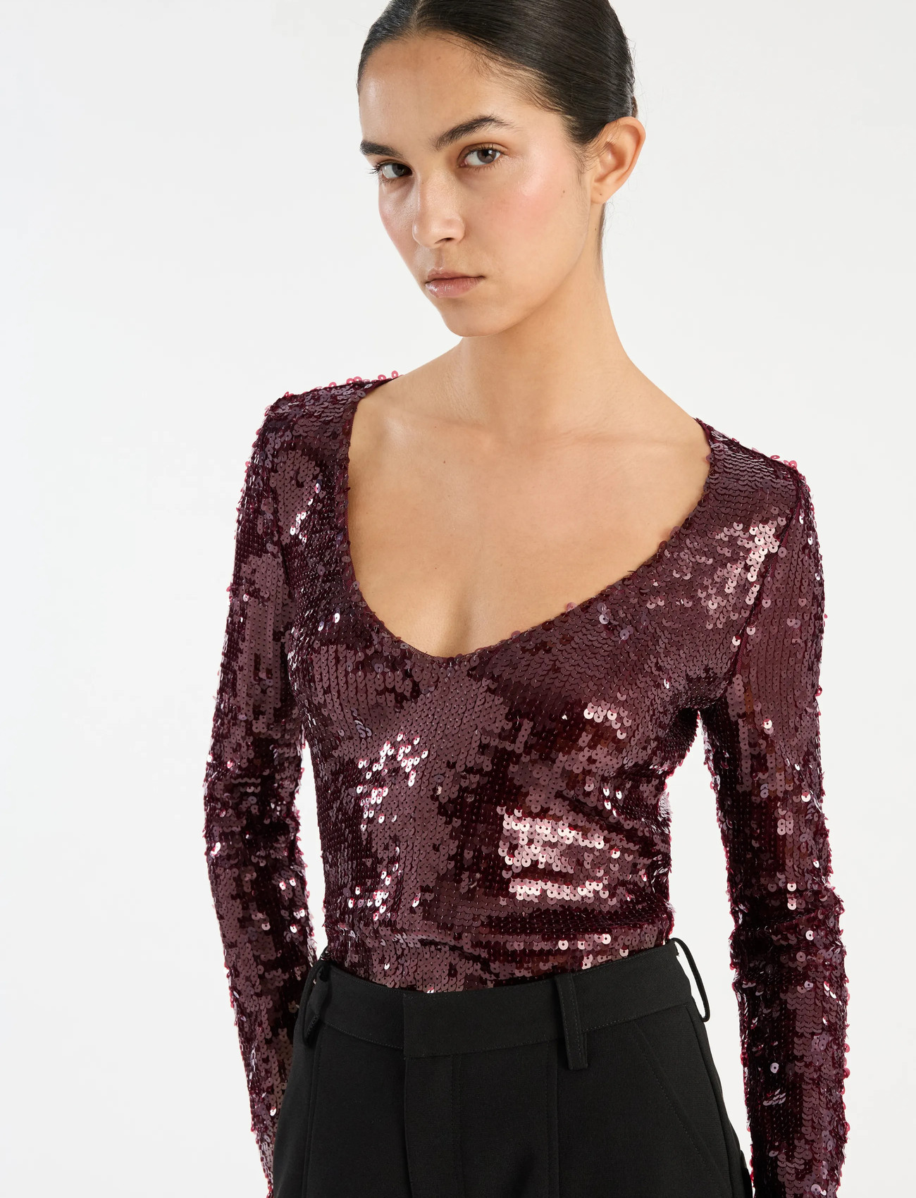 ROTATE Birger Christensen Sequins V-Neck Top, 38, Burgundy, T-Shirts & Toppe > Langærmede, Dame