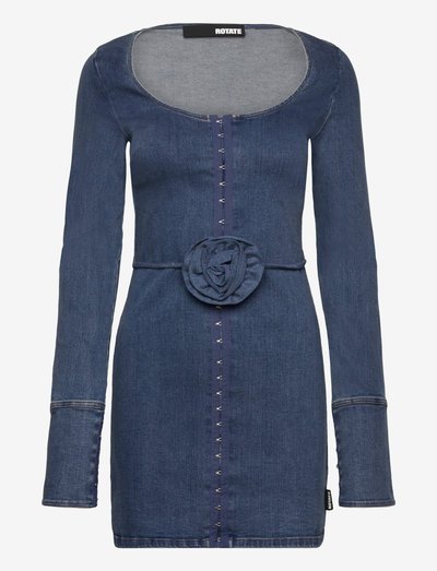 Stretchy Scoop Neck Dress