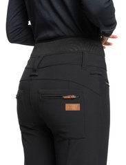Roxy - RISING HIGH SHORT PT - spodnie narciarskie - true black - 7