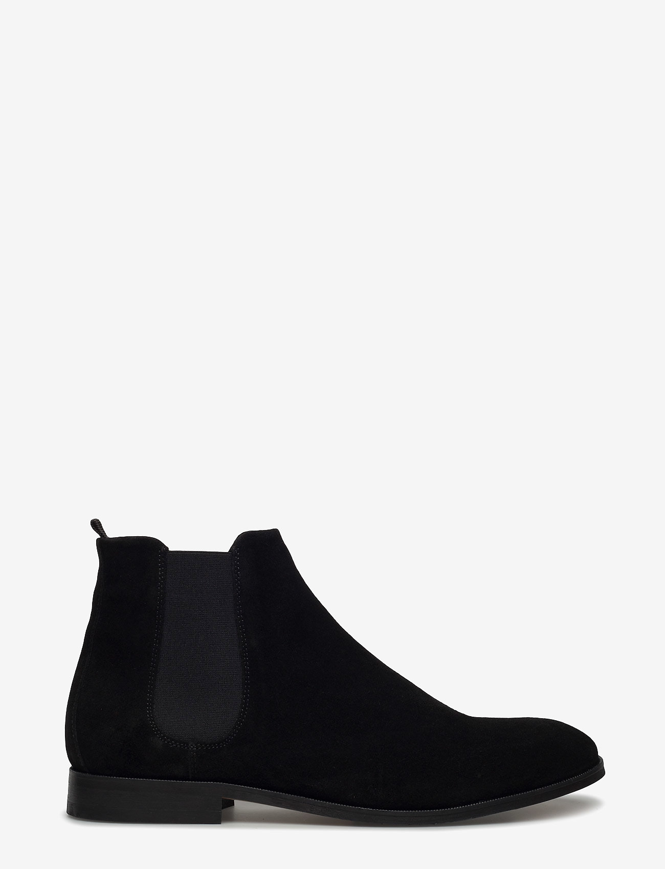the classic black chelsea boots