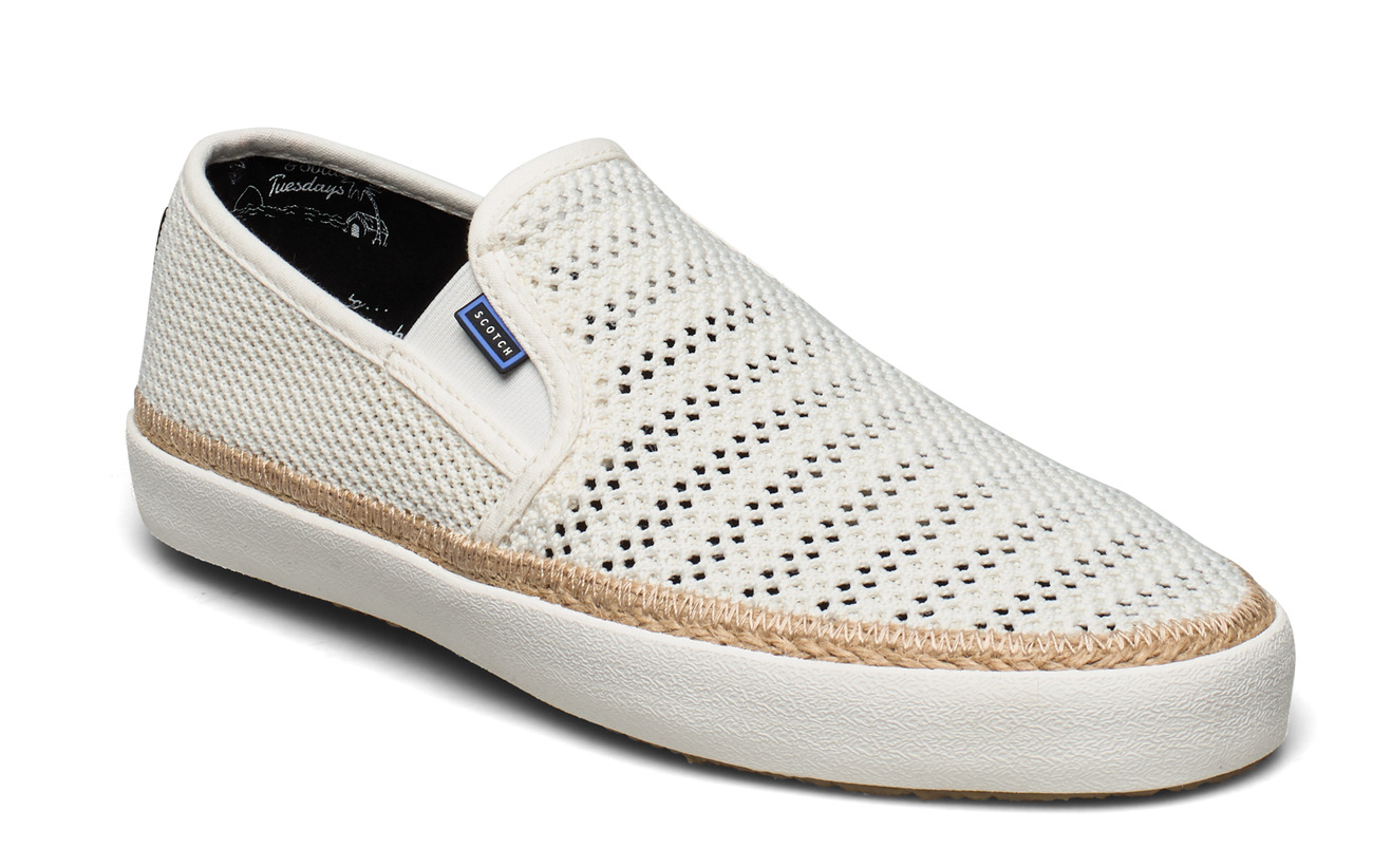Izomi Slip-on Shoes (Off White) (74.96 