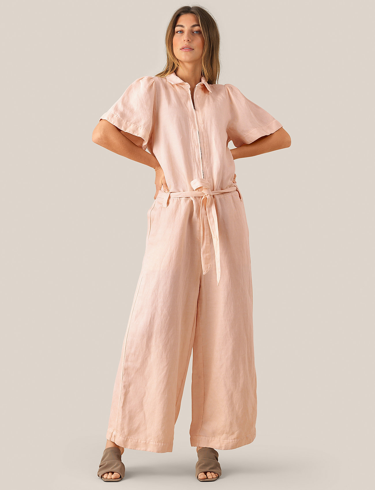 cream tracksuit