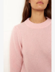Second Female - Brooky Knit Puff O-Neck - tröjor - silver pink - 3