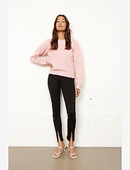 Second Female - Brooky Knit Puff O-Neck - tröjor - silver pink - 4