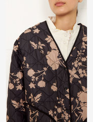 Second Female - Lyng Quilt Jacket - quiltade jackor - orchid bloom - 5