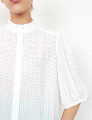 Second Female - Tara New Shirt - kortärmade blusar - white - 6