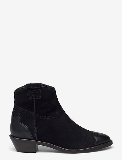 flat boots online