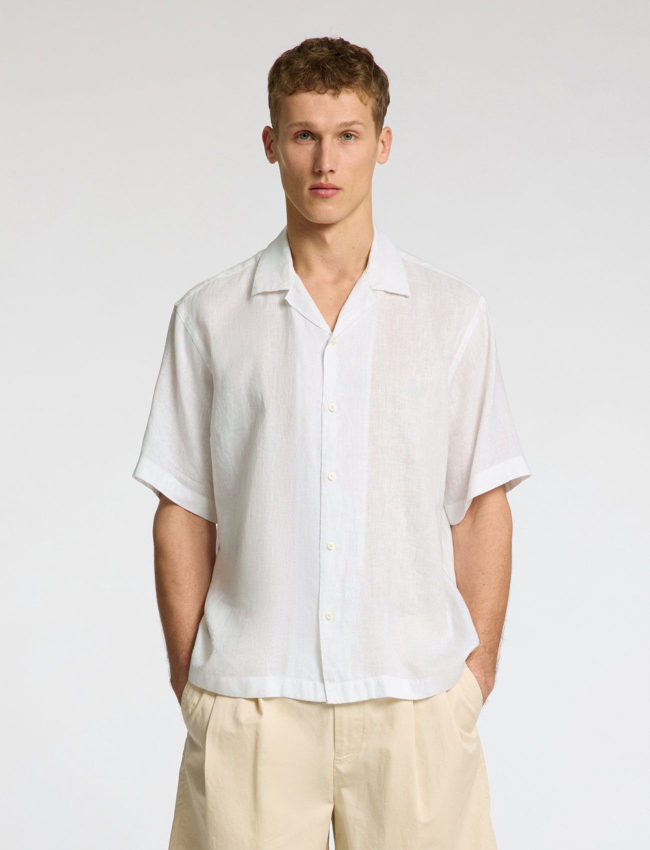 Selected Slhrlxkylian Linen Ss Shirt Resort, L, White, Skjorter > Kortærmede Shirts, Herre