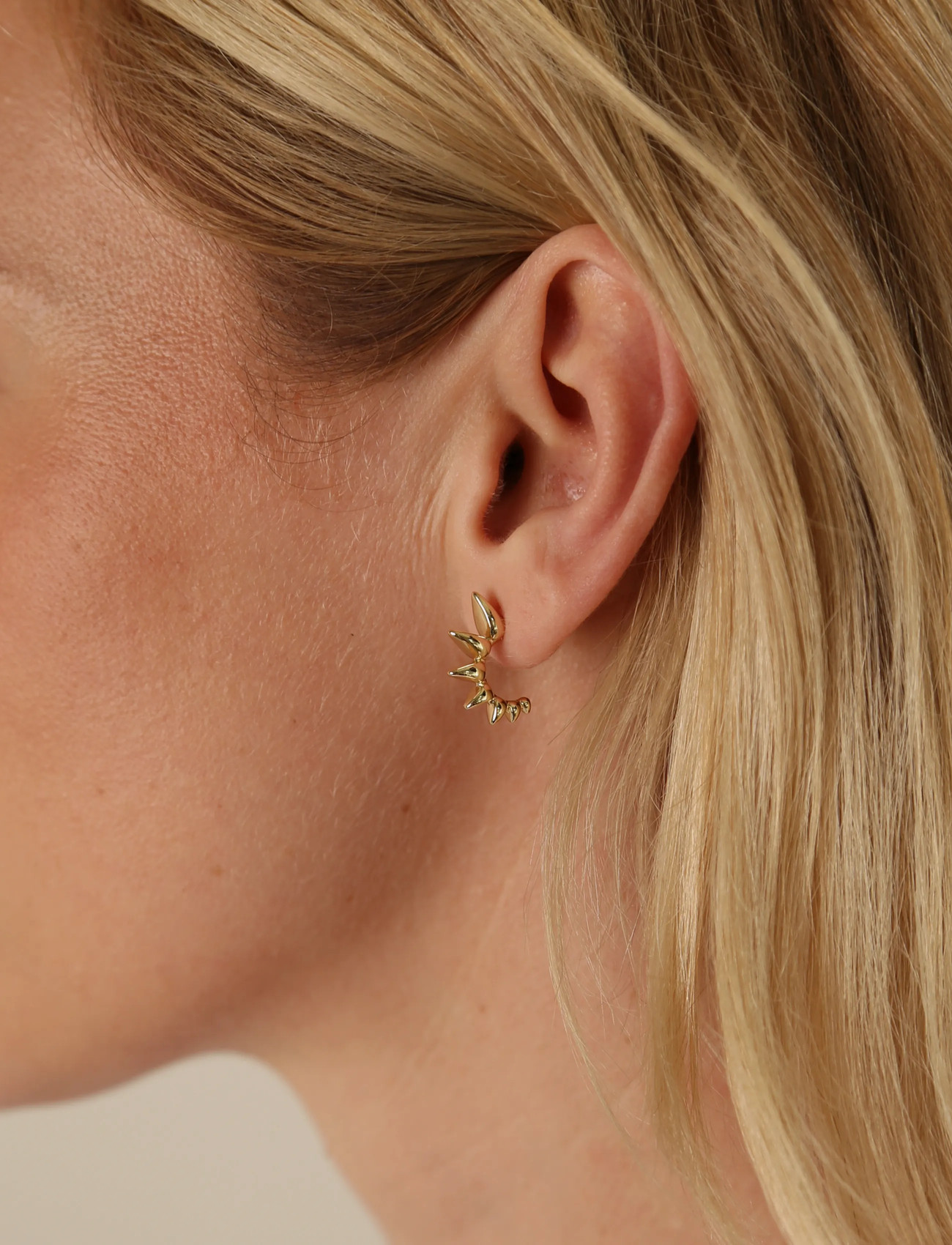SNÖ of Sweden Aero Small Oval Ear Plain G - Onesize, One Size, Gold, Earrings > Statement Earrings, Dame