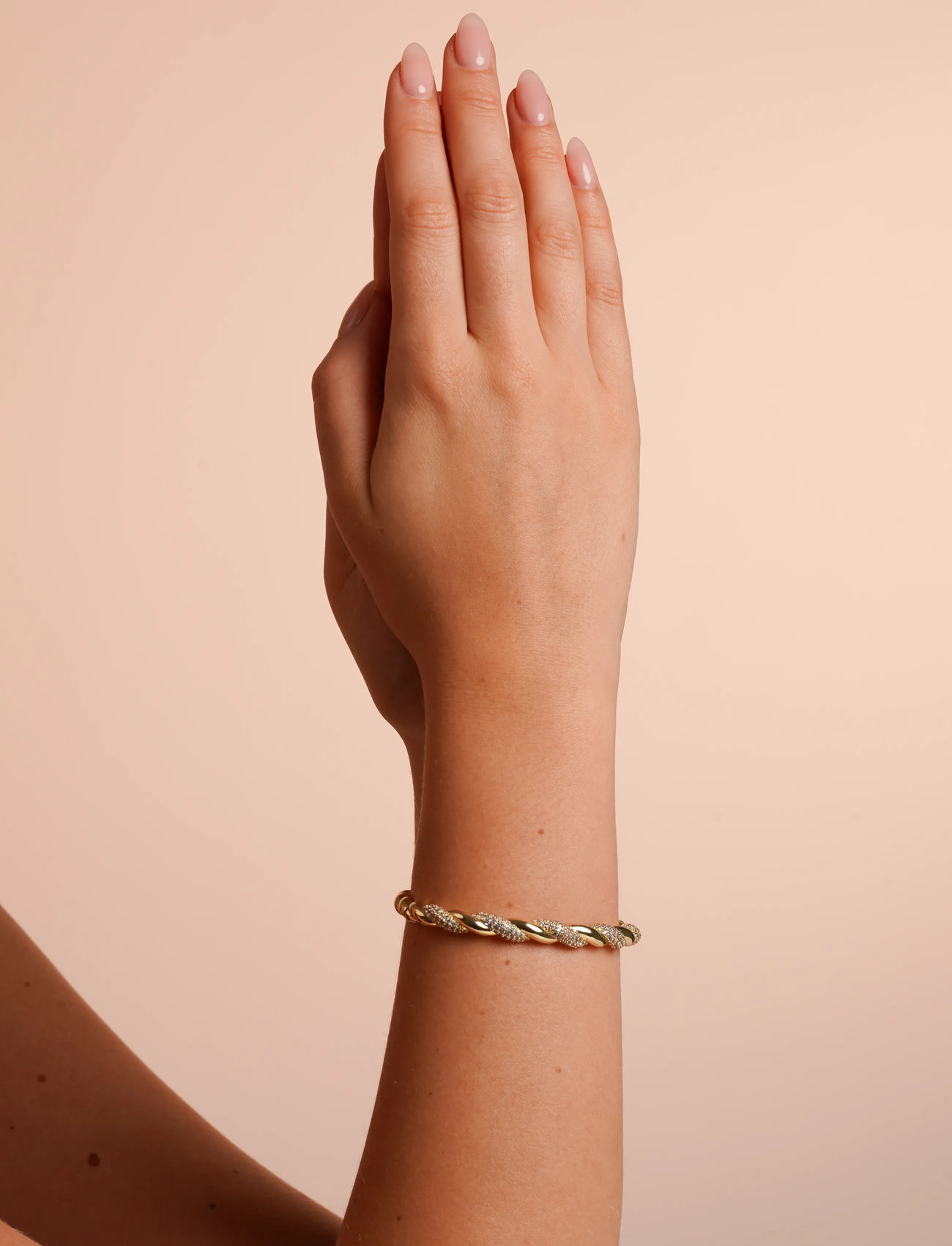 SNÖ of Sweden Twist Oval Brace G/Clear - Onesize, One Size, Gold, Armbånd > Armringe, Dame