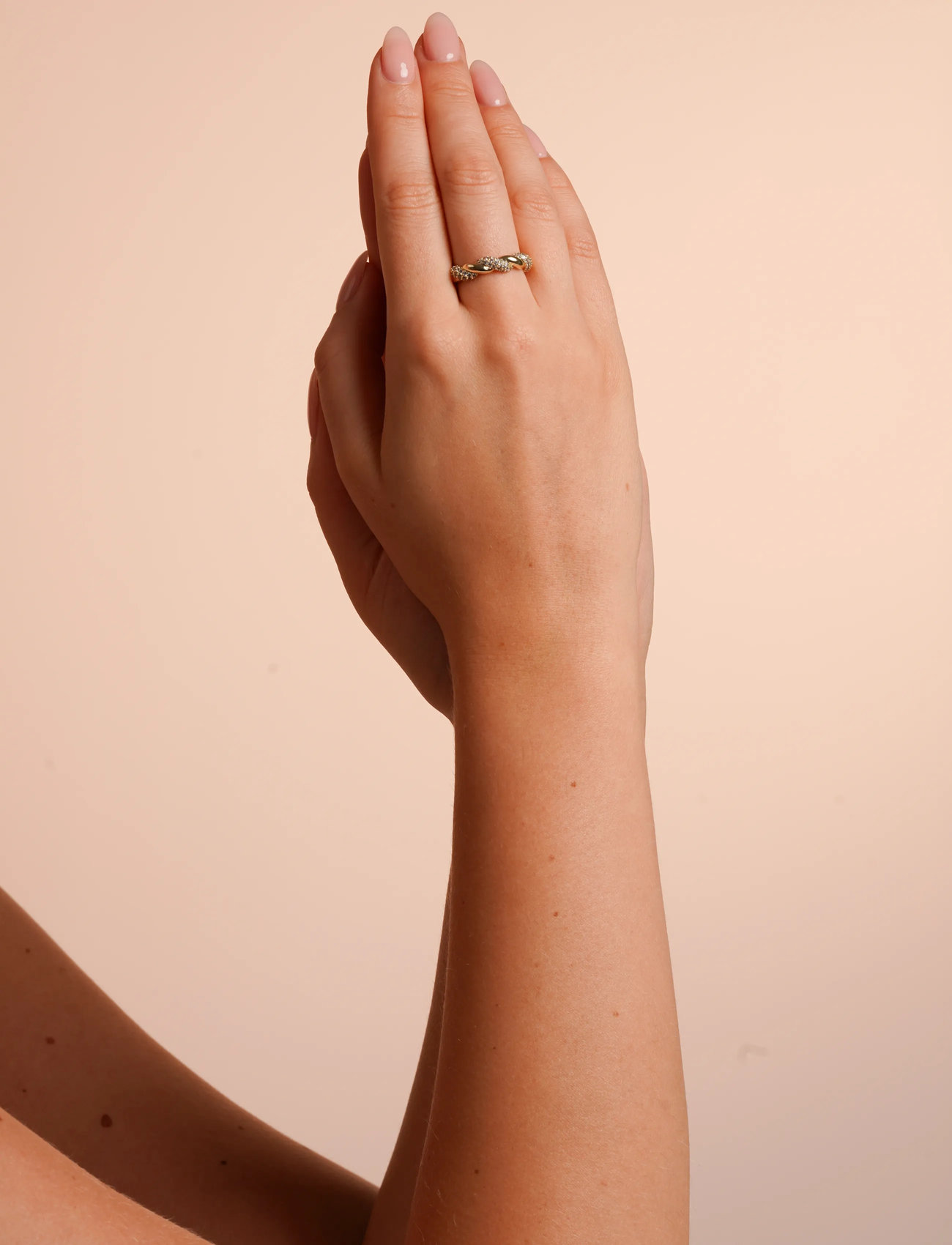 SNÖ of Sweden Twist Ring G/Clear - M, M, Gold, Smykker > Ringe, Dame