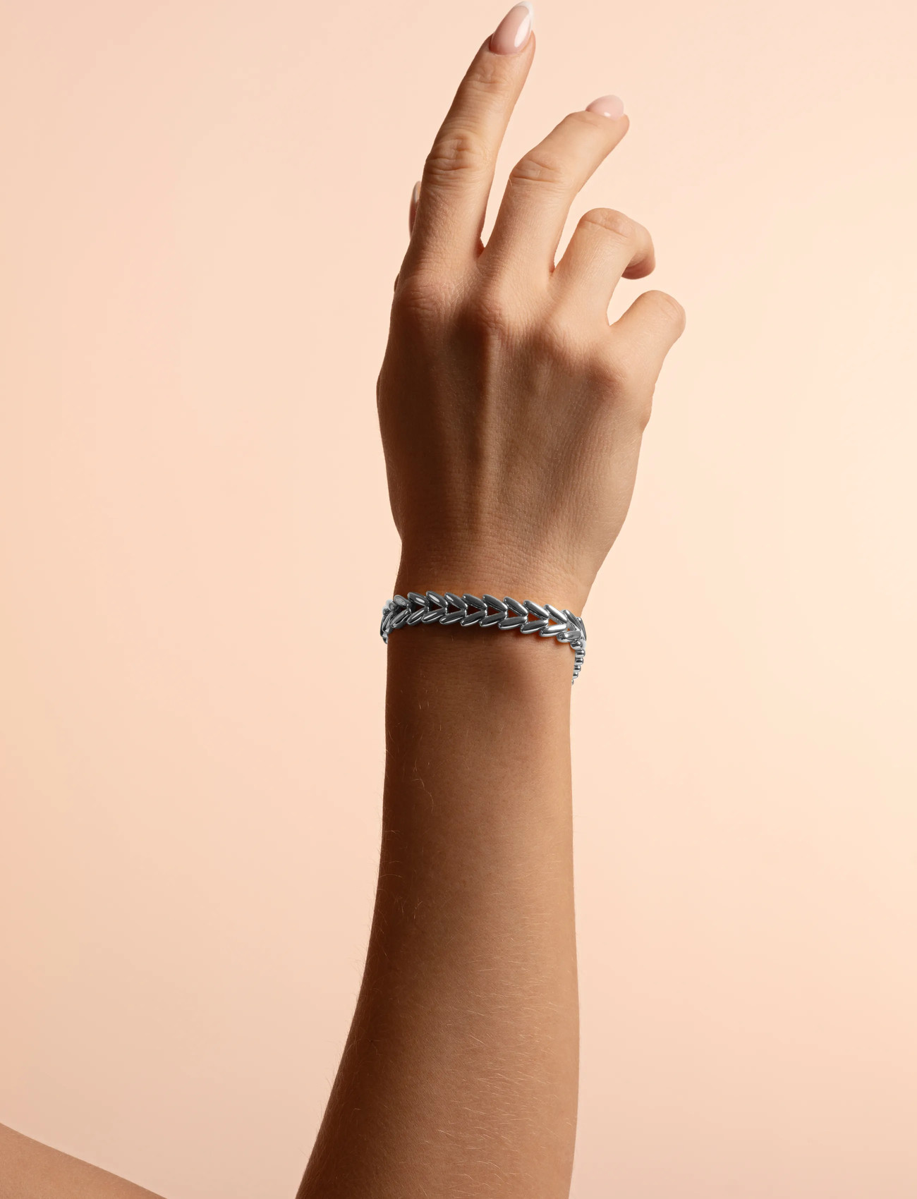 SNÖ of Sweden Liddy Elastic Brace Plain S-Onesize, One Size, Silver, Armbånd > Kædearmbånd, Dame