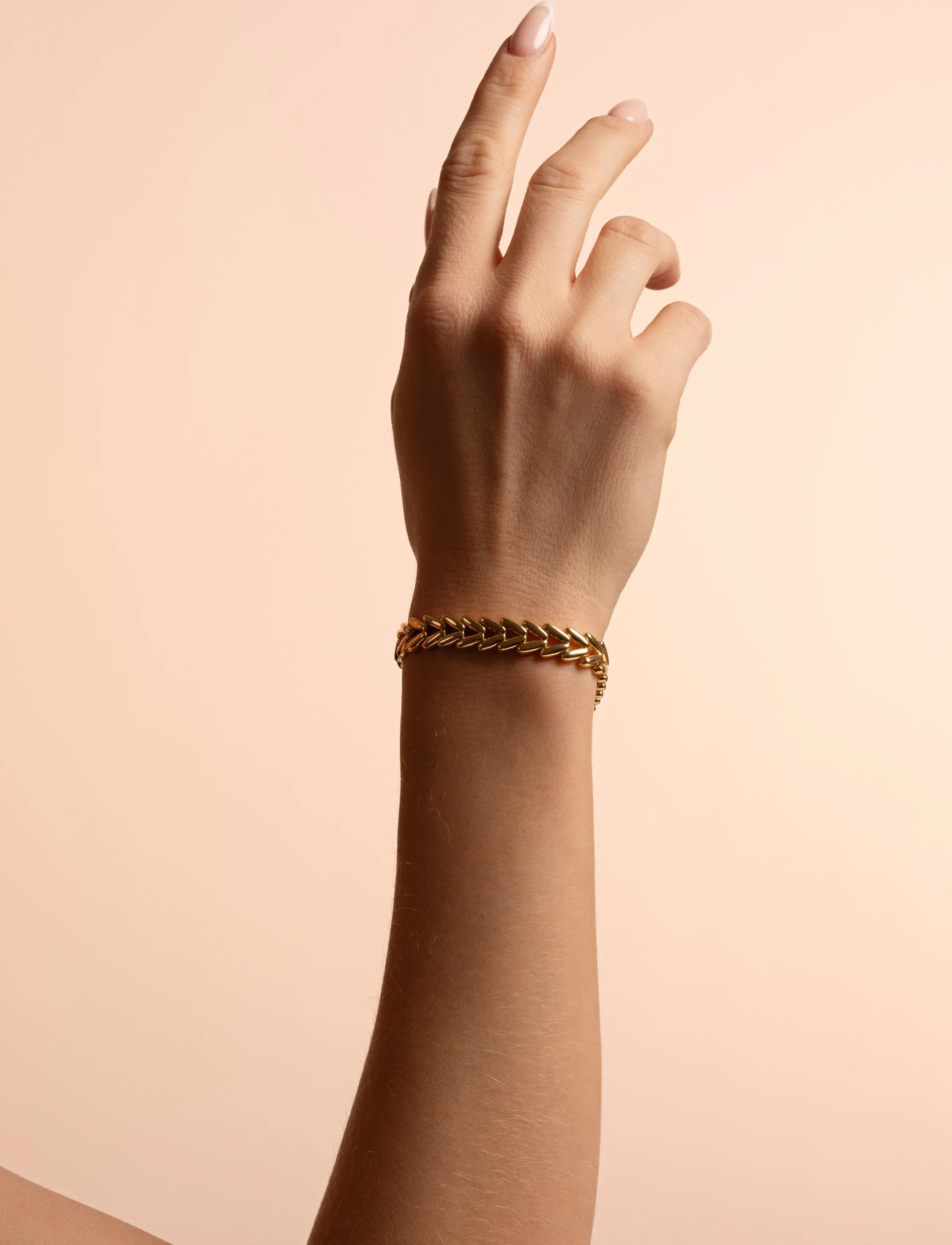 SNÖ of Sweden Liddy Elastic Brace Plain G-Onesize, One Size, Gold, Armbånd > Kædearmbånd, Dame