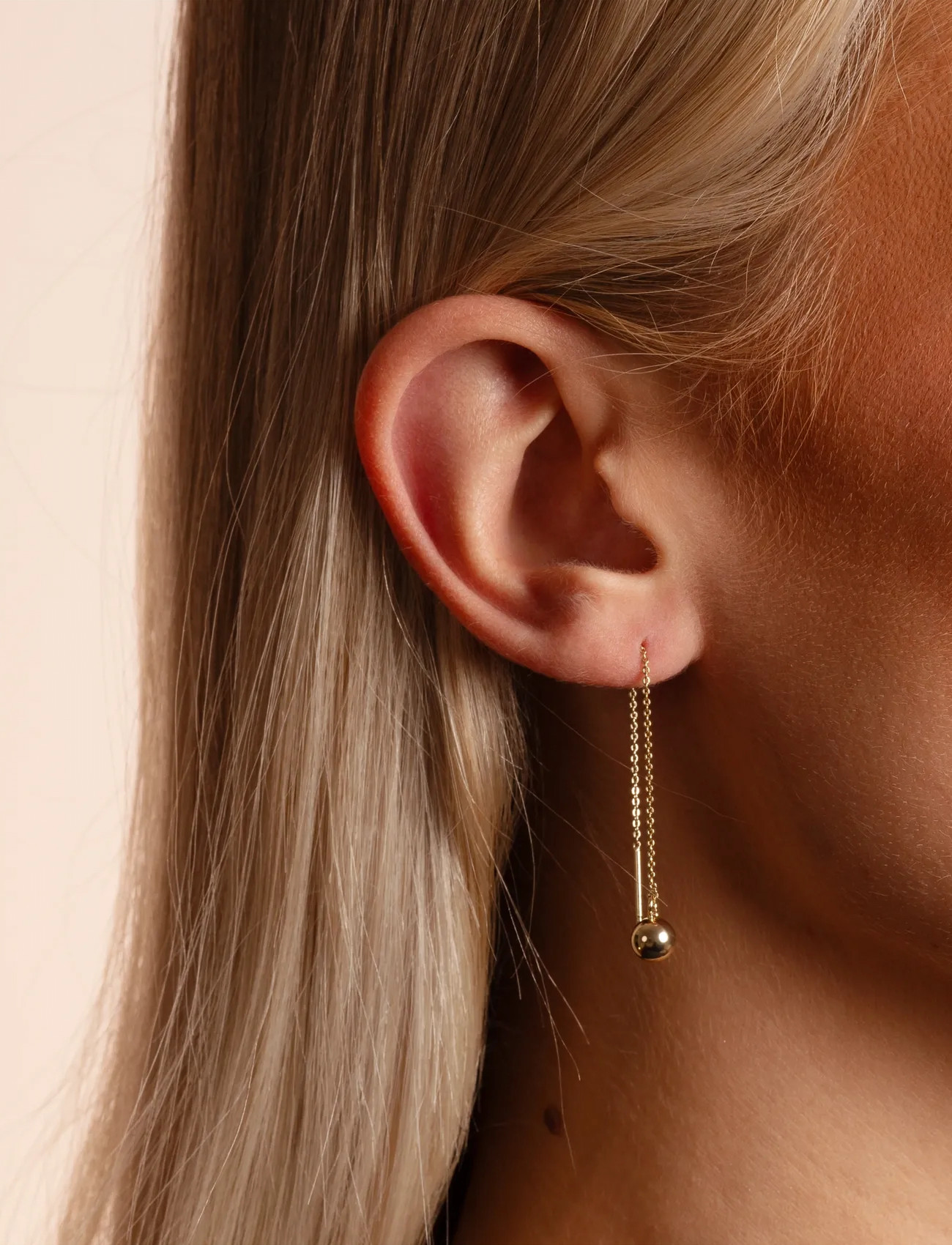 SNÖ of Sweden Bennet Chain Ear Plain G-Onesize, One Size, Gold, Øreringe > Øreringe Med Vedhæng, Dame