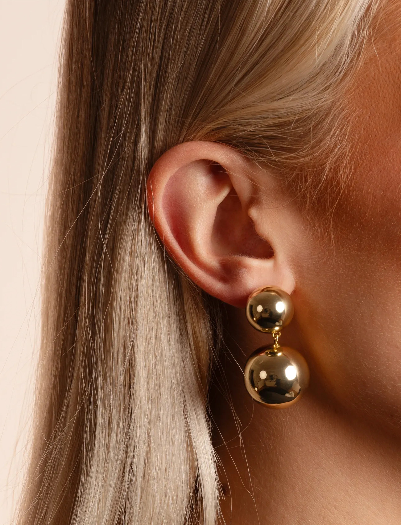 SNÖ of Sweden Bennet Double Ear Plain G-Onesize, One Size, Gold, Øreringe > Ørestikker, Dame
