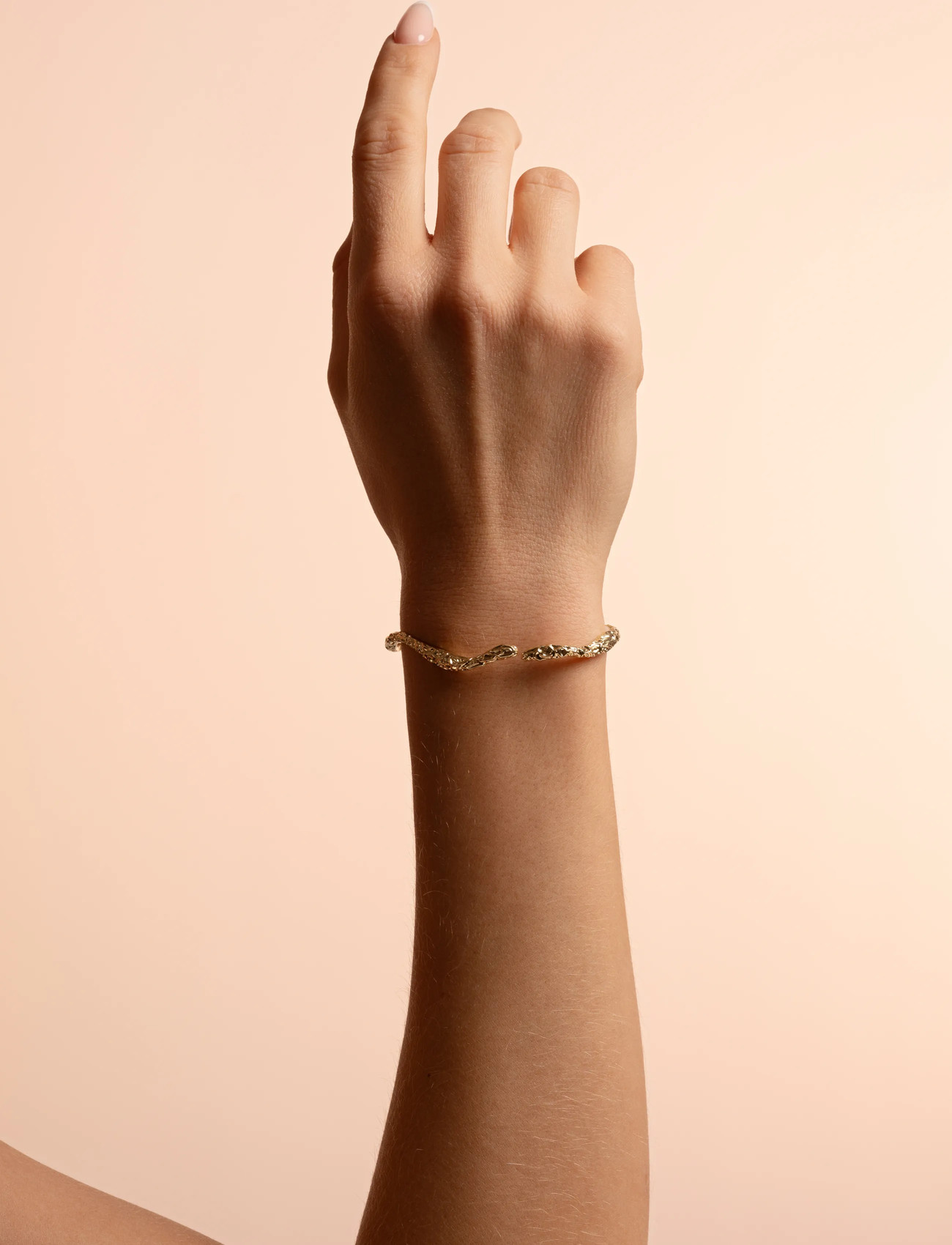 SNÖ of Sweden Cat Brace Plain G-Onesize, One Size, Gold, Armbånd > Armringe, Dame