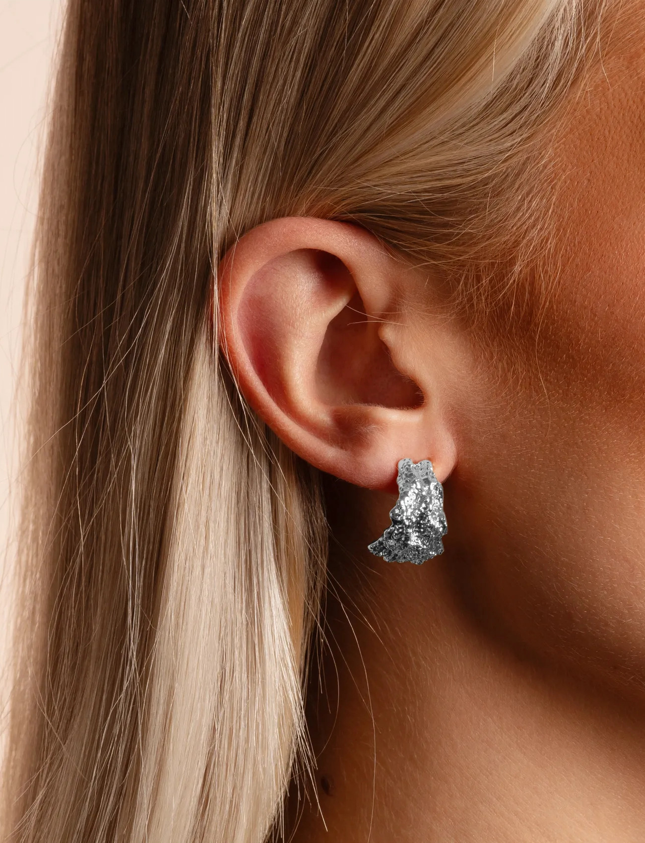 SNÖ of Sweden Cat Wide Oval Ear Plain S-Onesize, One Size, Silver, Earrings > Statement Earrings, Dame
