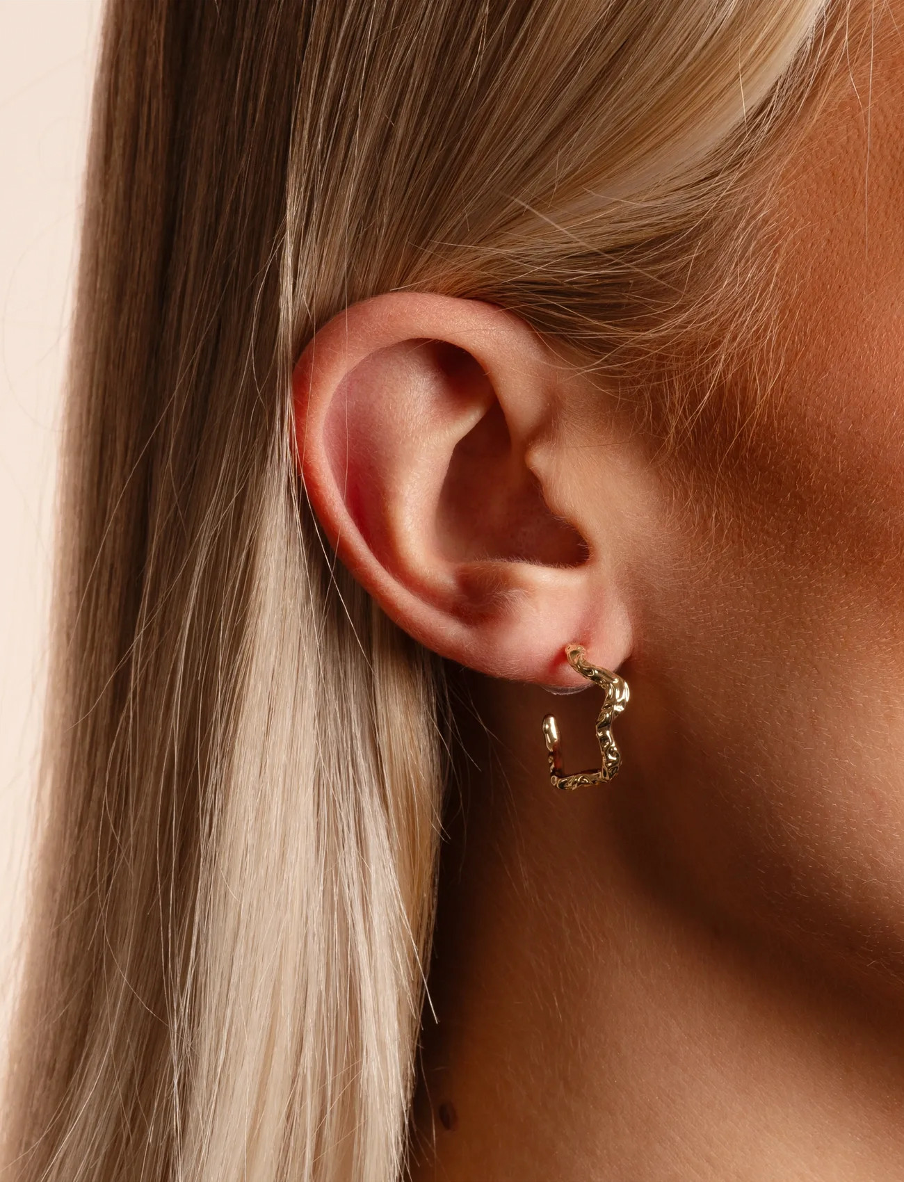 SNÖ of Sweden Cat Oval Ear Plain G-Onesize, One Size, Gold, Øreringe > Creoler, Dame