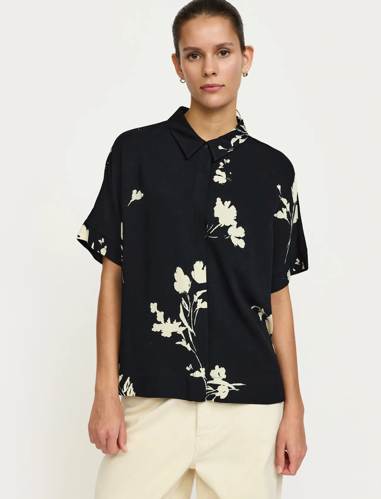 Soft Rebels Srmelinda Freedom Ss Shirt, L, Black, Skjorter > Kortærmede, Dame