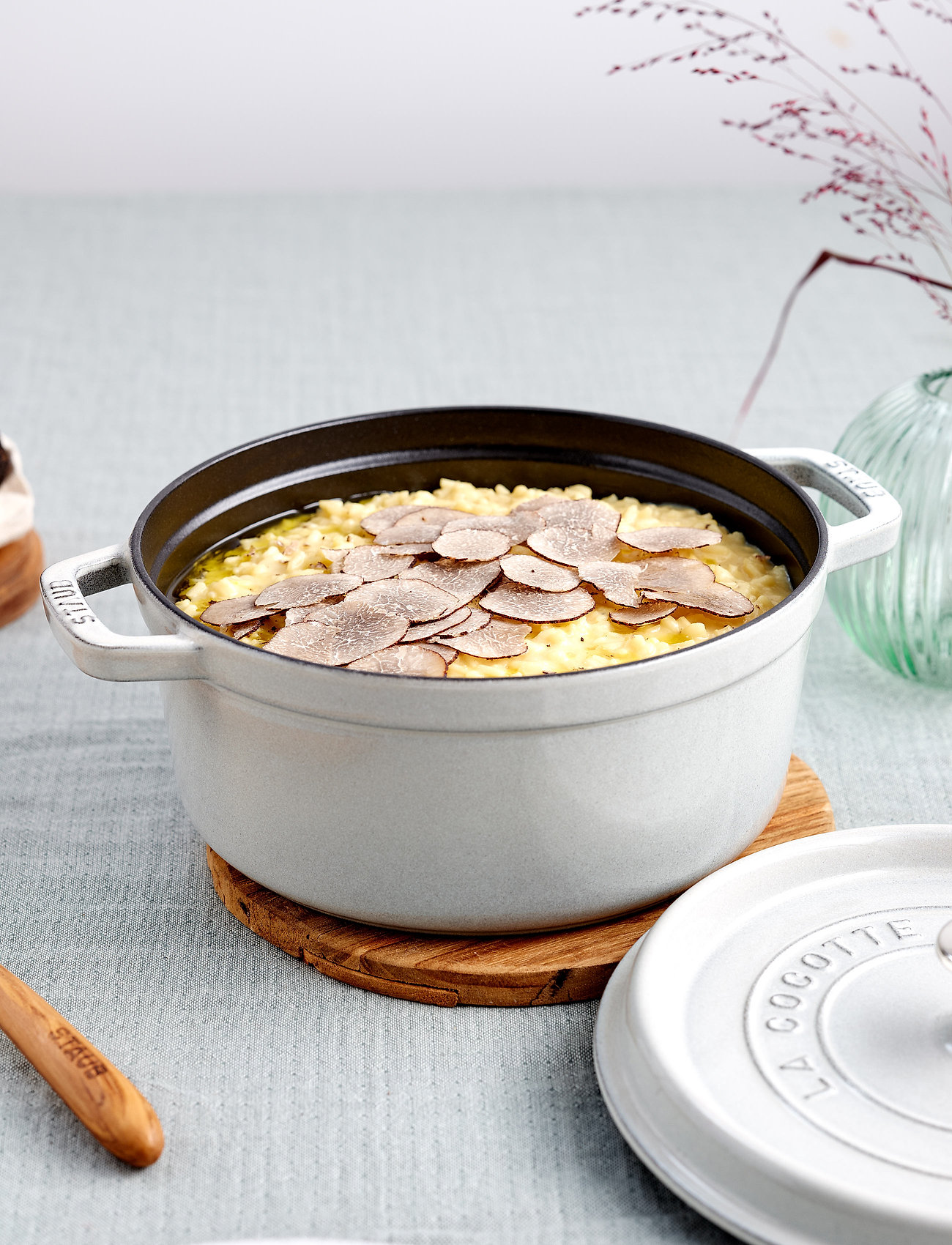 STAUB La Cocotte - Round Cast Iron, 2.6L, Cream, Gryder & Pander > Bradepander, Unisex