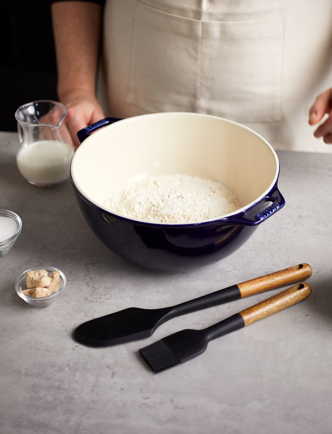 STAUB Pastry Scraper, 33.4X8 cm, Black, Bagetilbehør > Spatler & Dejskrabere, Unisex