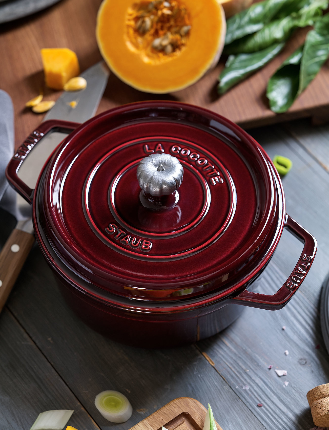 STAUB La Cocotte - Round Cast Iron, 3 Layer Enamel, 3.8L, Red, Gryder & Pander > Bradepander, Unisex