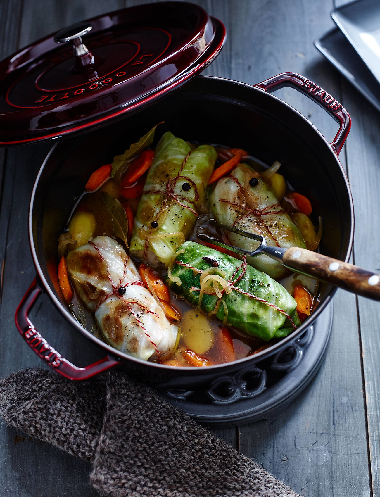 STAUB La Cocotte - Round Cast Iron, 3 Layer Enamel, 5.2L, Red, Gryder & Pander > Bradepander, Unisex