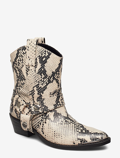 steve madden gallow boots