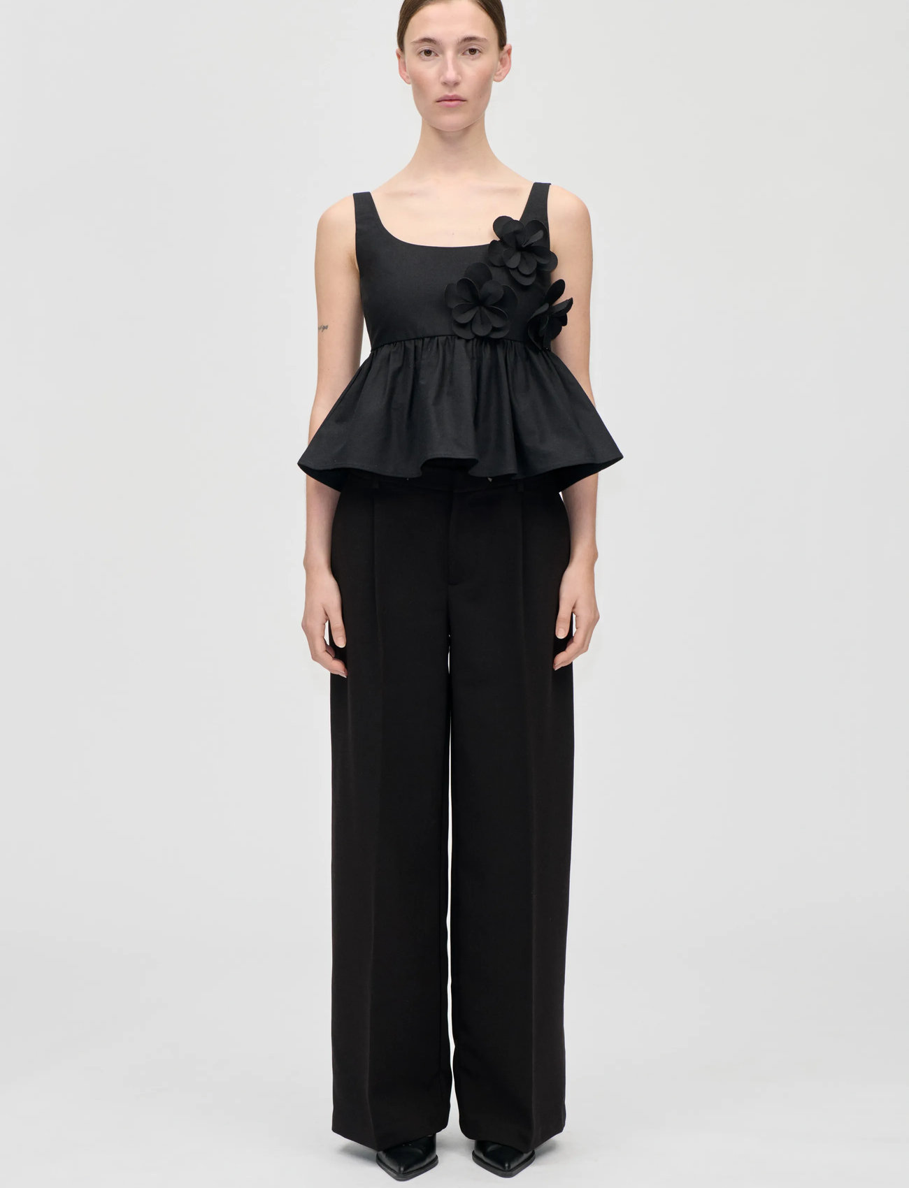 STINE GOYA Floral Shirting, Floral Peplum Top, S, Black, T-Shirts & Toppe > Uden Ærmer, Dame