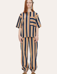 STINE GOYA - Katalina, 1293 Allover Tee - t-shirts & tops - brown stripes - 0