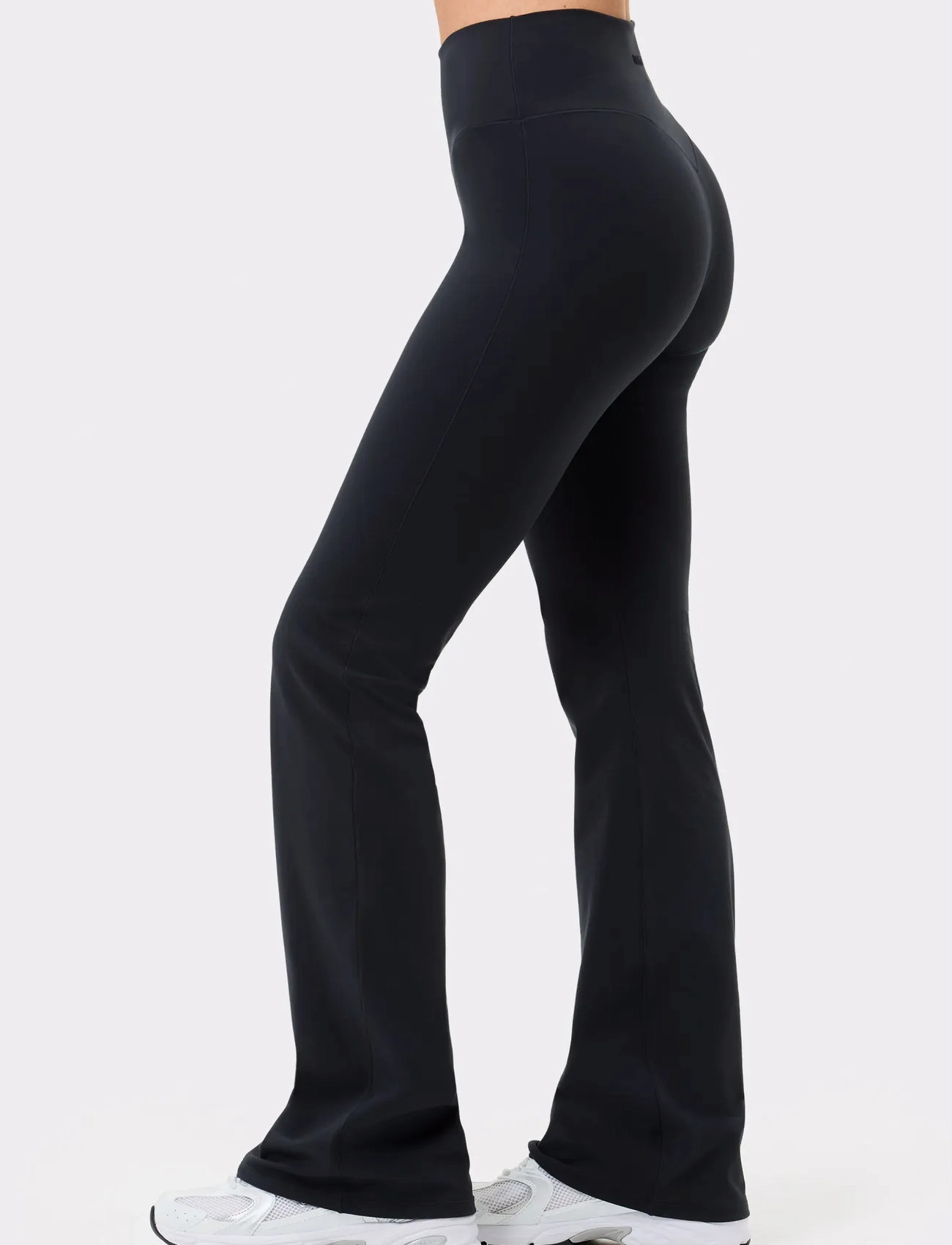STRONGER Soft Flared Leggings, S, Black, Sport Tights > Sport Leggings, Dame