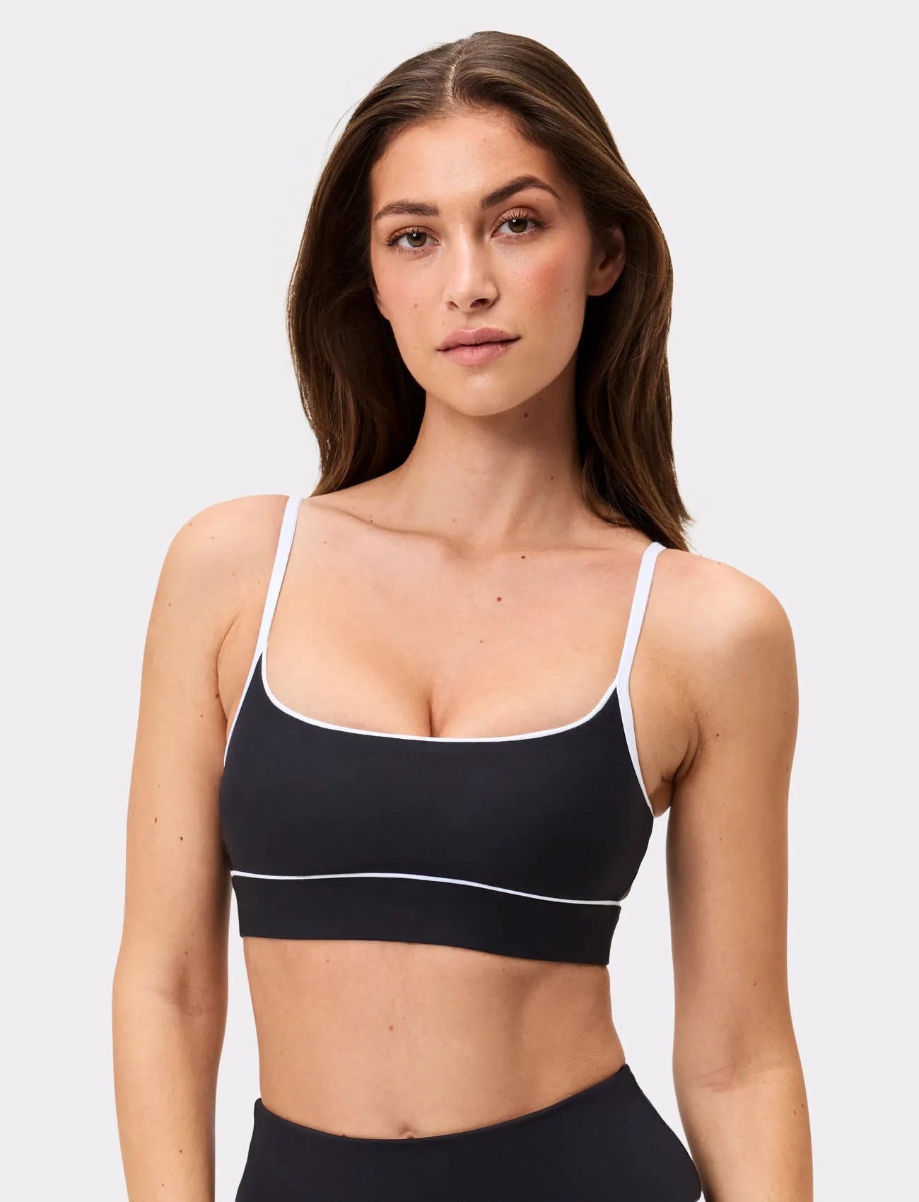 STRONGER Signature Piping Sports Bra, S, Black, Sport Clothing > Sport Bras - All, Dame