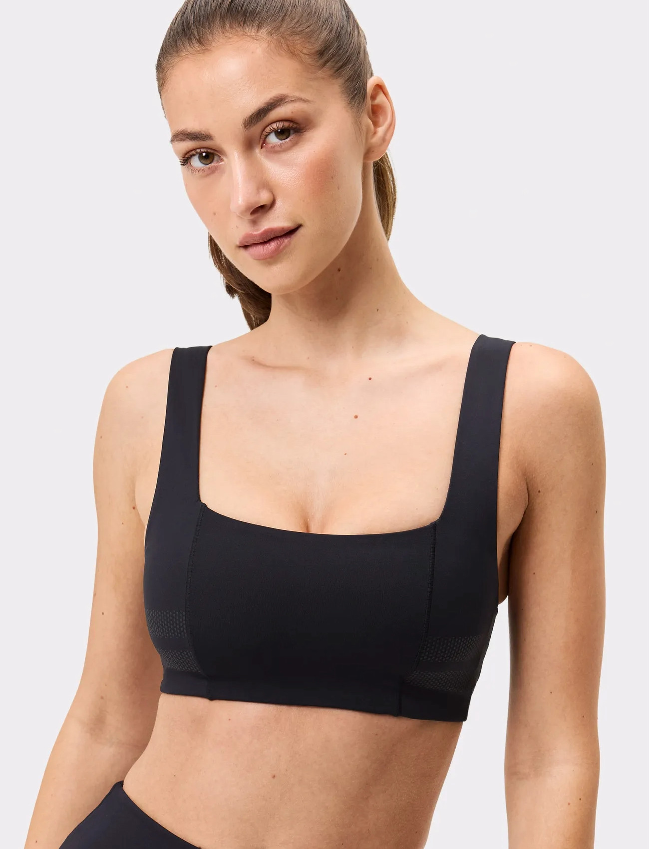 STRONGER Signature Square Neck Sports Bra, XS, Black, Sport Clothing > Sport Bras - All, Dame
