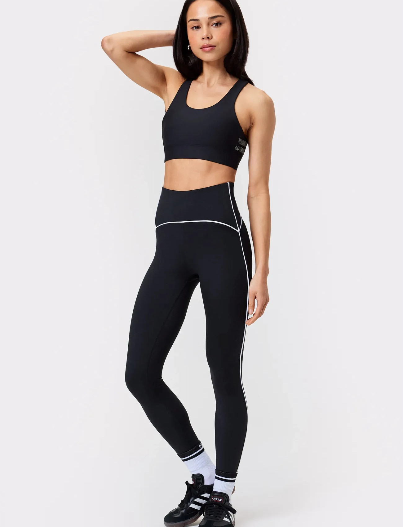 STRONGER Signature Sports Bra, M, Black, Sport Clothing > Sport Bras - All, Dame