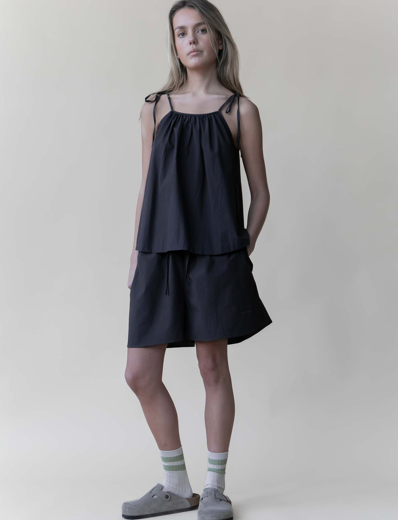 STUDIO FEDER Sia Top - Poplin, L, Black, T-Shirts & Toppe > Uden Ærmer, Dame