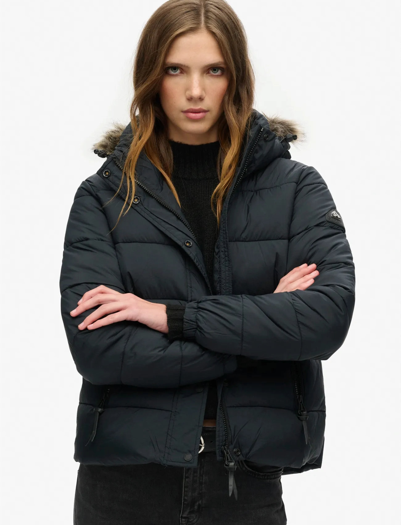 Superdry Sport Vintage Hooded Mid Layer Short, L, Black, Sport Jackets > Sport Padded Jackets, Dame