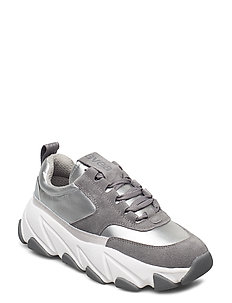 fire sneaker boots svea