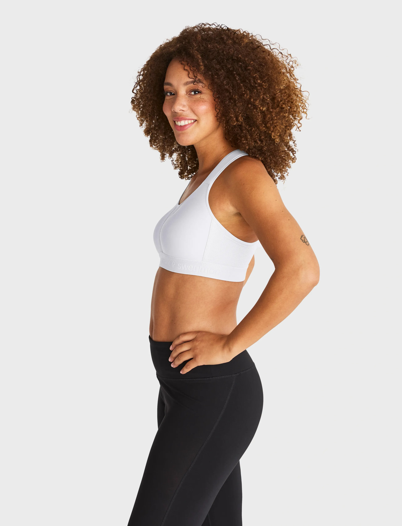 Swegmark Kimberly Iconic Sport Bra Moulded Cups, D x 95, White, Sport Clothing > Sport Bras - All, Dame