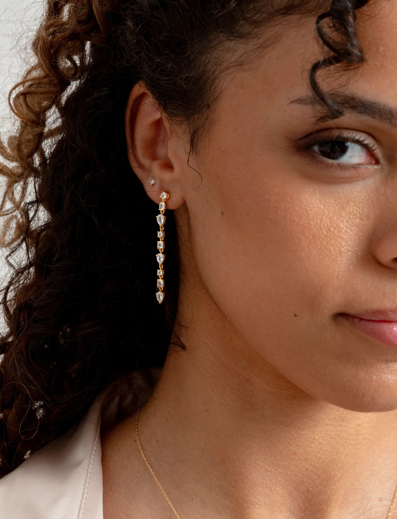 Syster P Pam Long Earrings Gold, One Size, Gold, Øreringe > Øreringe Med Vedhæng, Dame
