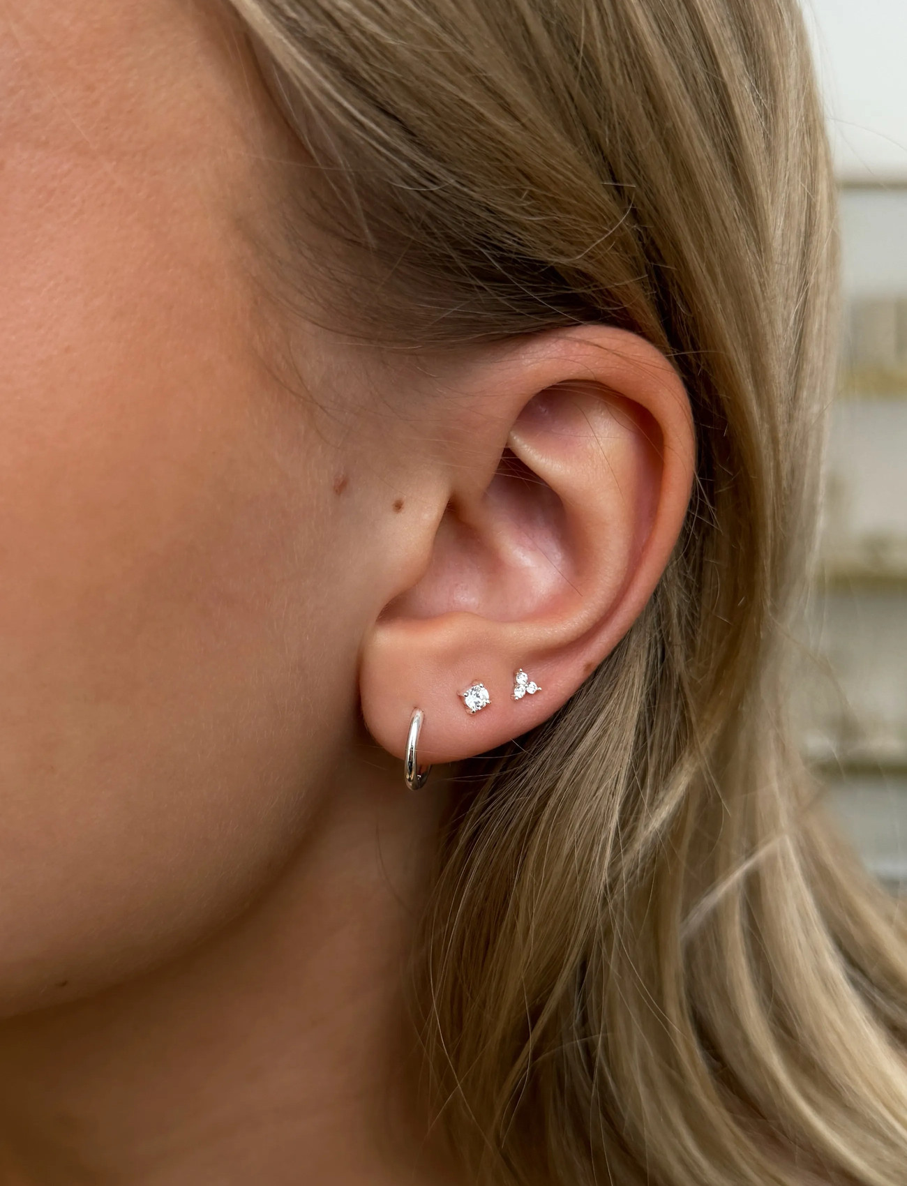 Syster P Celestia Triple Stone Studs Silver, One Size, Silver, Øreringe > Ørestikker, Dame