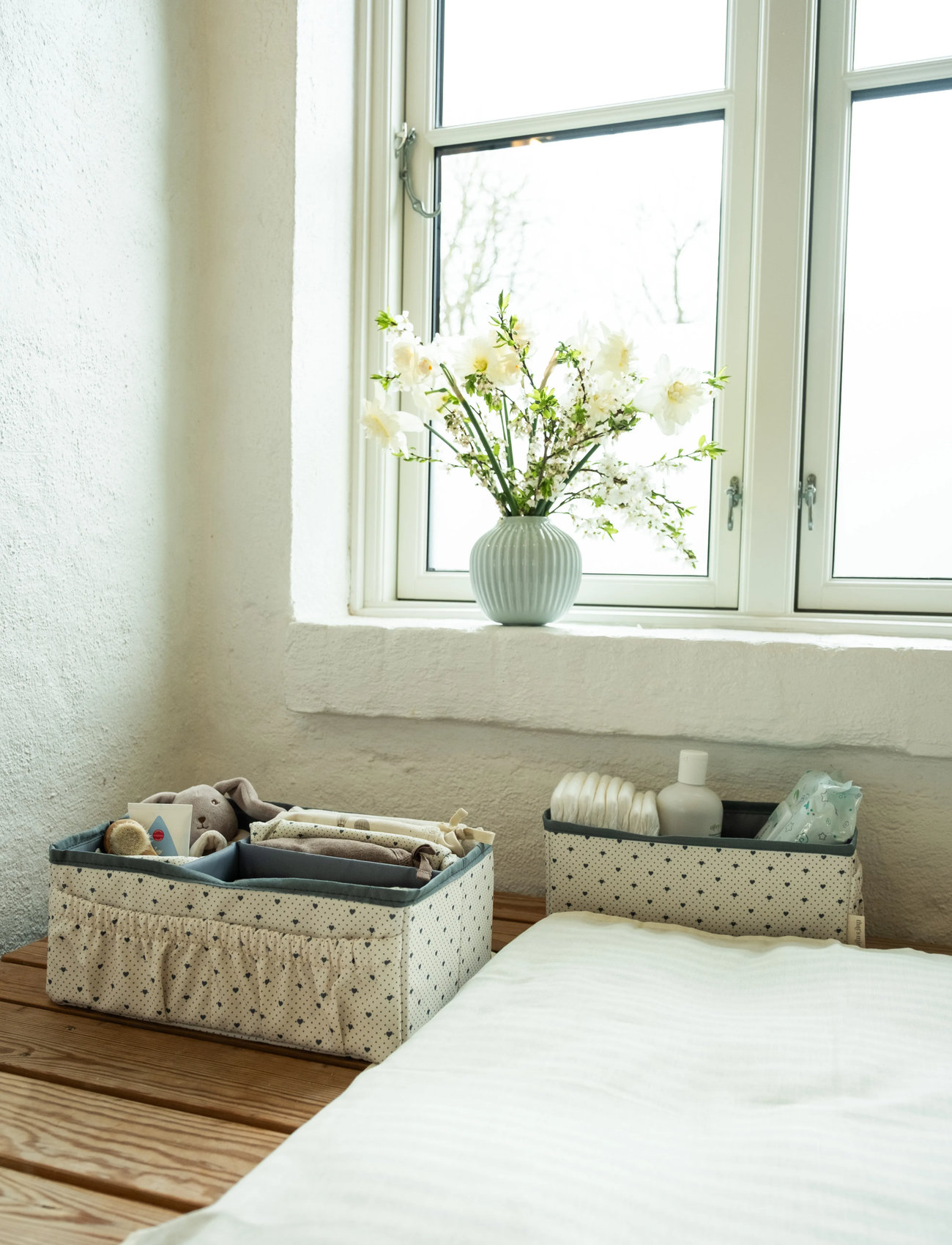 That's Mine Lily Nursing Organizer, 32X22X13 cm, White, Babysenge Og Tilbehør > Organisatorer Til Tremmesenge, Børn