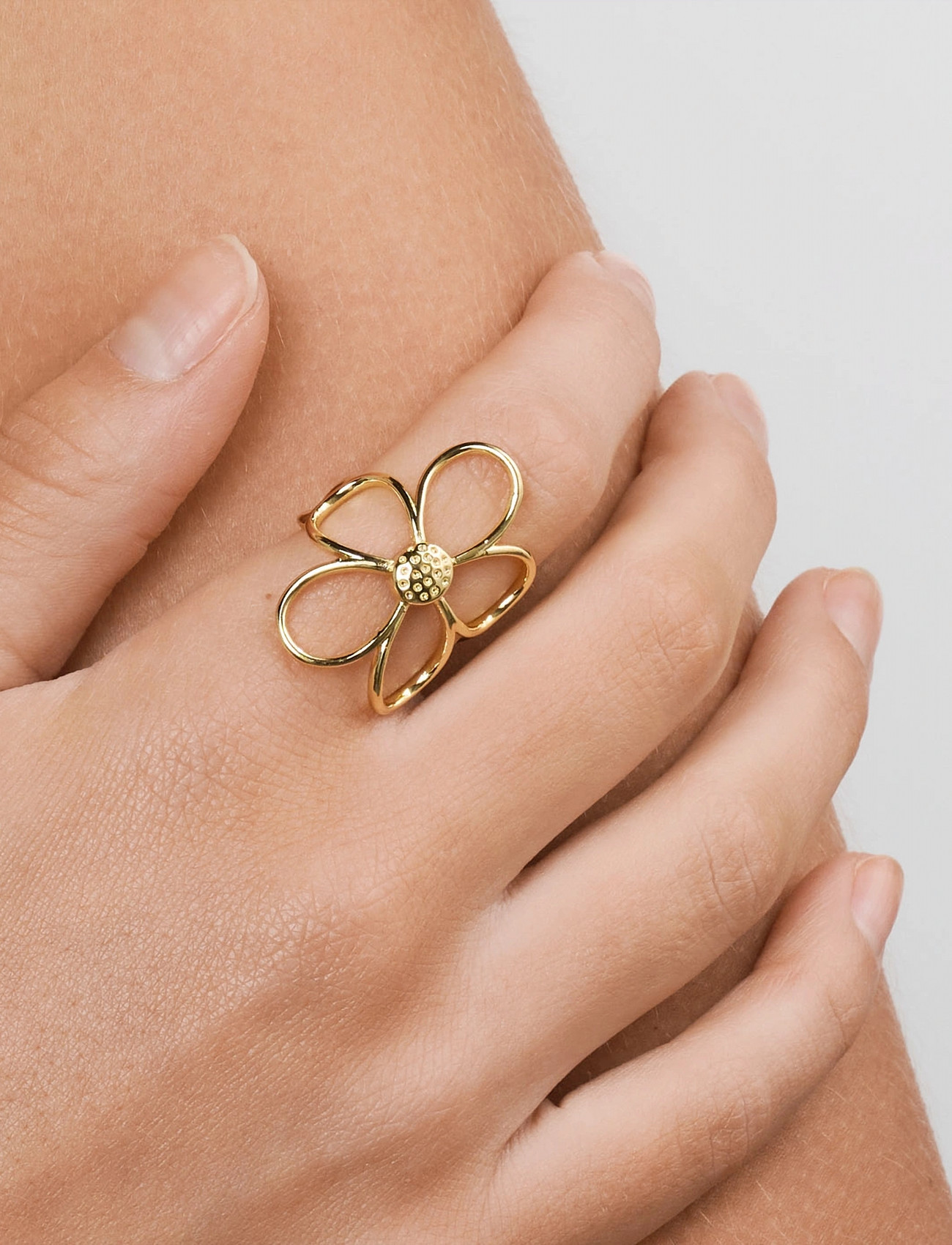 Timi of Sweden Lucky - Outline Flower Ring - Gold, One Size x 53, Gold, Smykker > Ringe, Dame