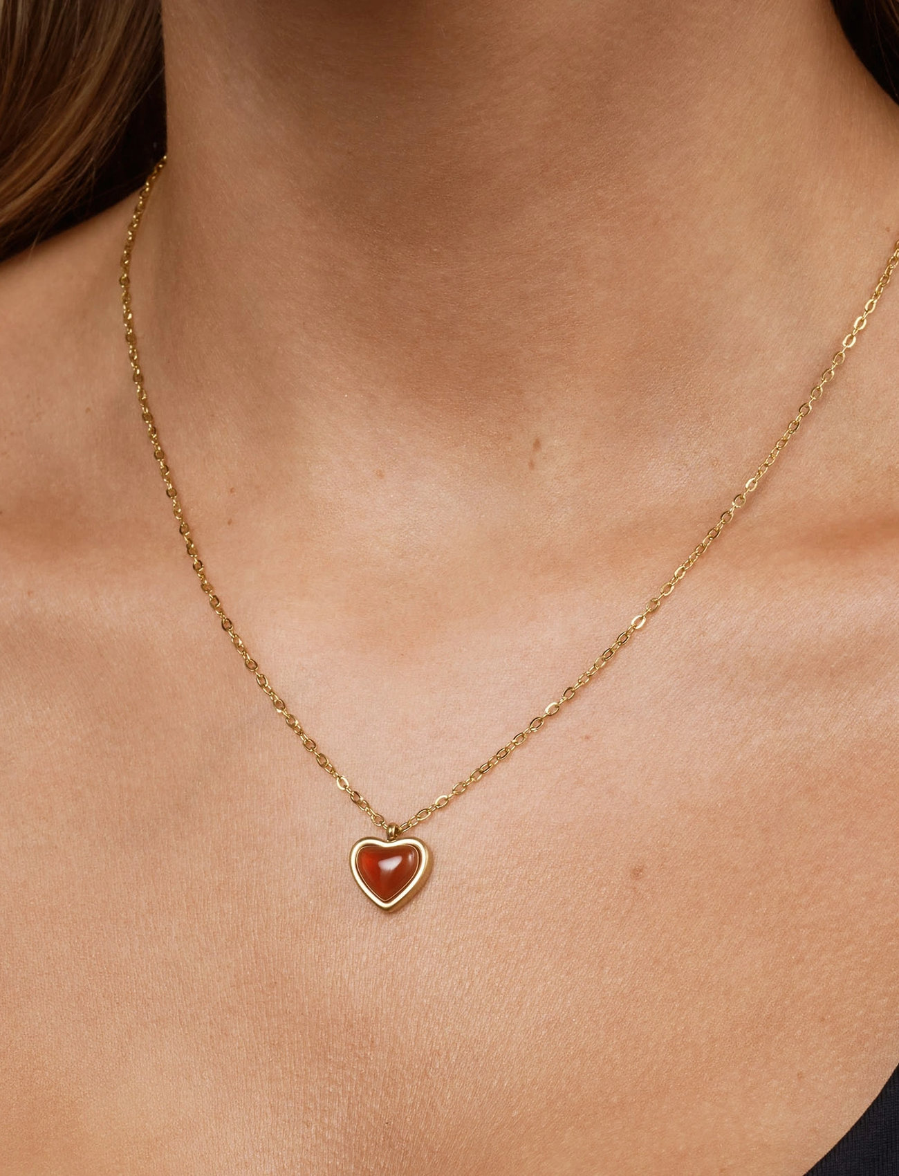 Timi of Sweden Sonja - Jelly Heart Dangling Necklace Gold Stainle, One Size 40 cm, Gold, Halskæder > Kædehalskæder, Dame