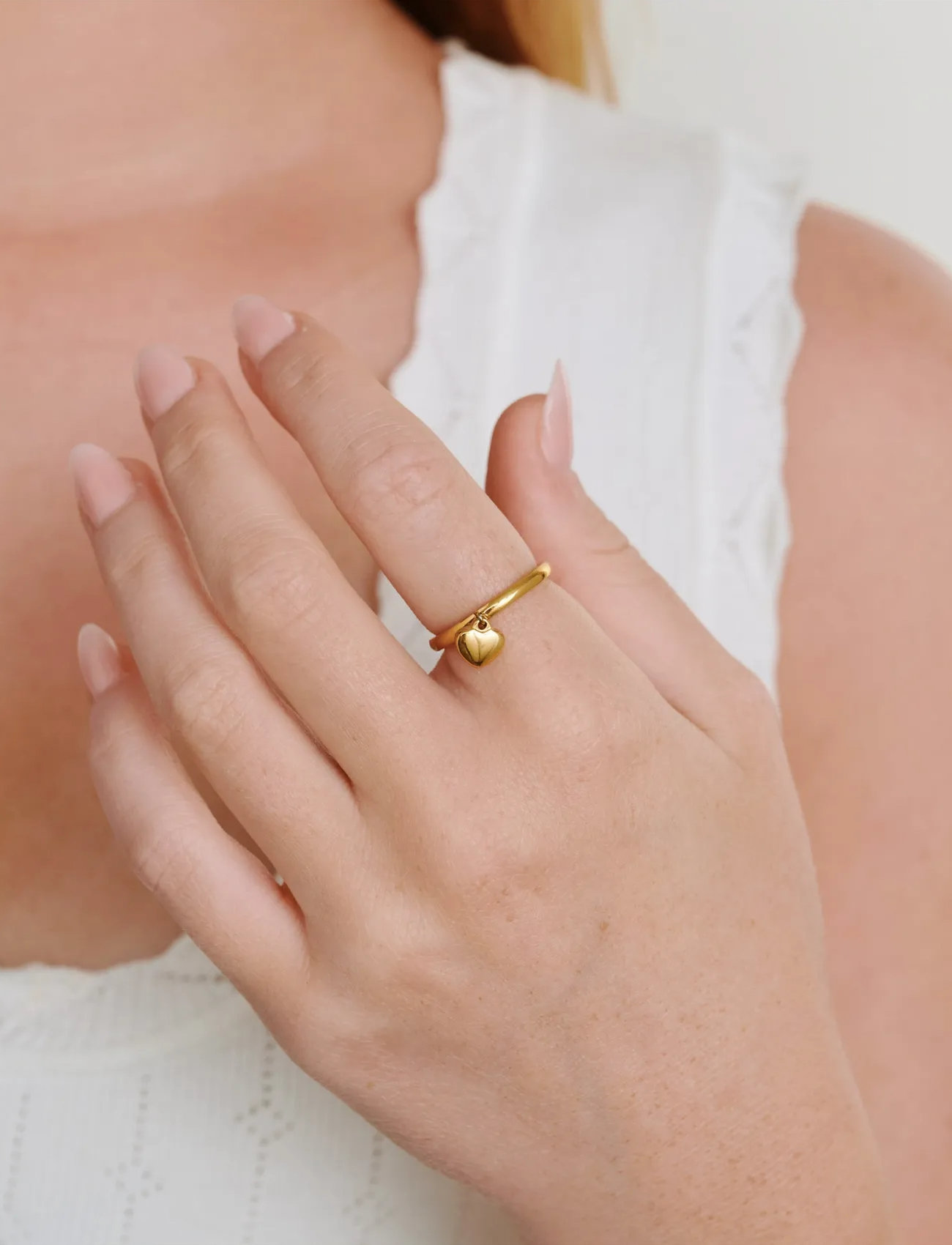 Timi of Sweden Iselin - Heart Ring Stainless Steel, 55, Gold, Smykker > Ringe, Dame