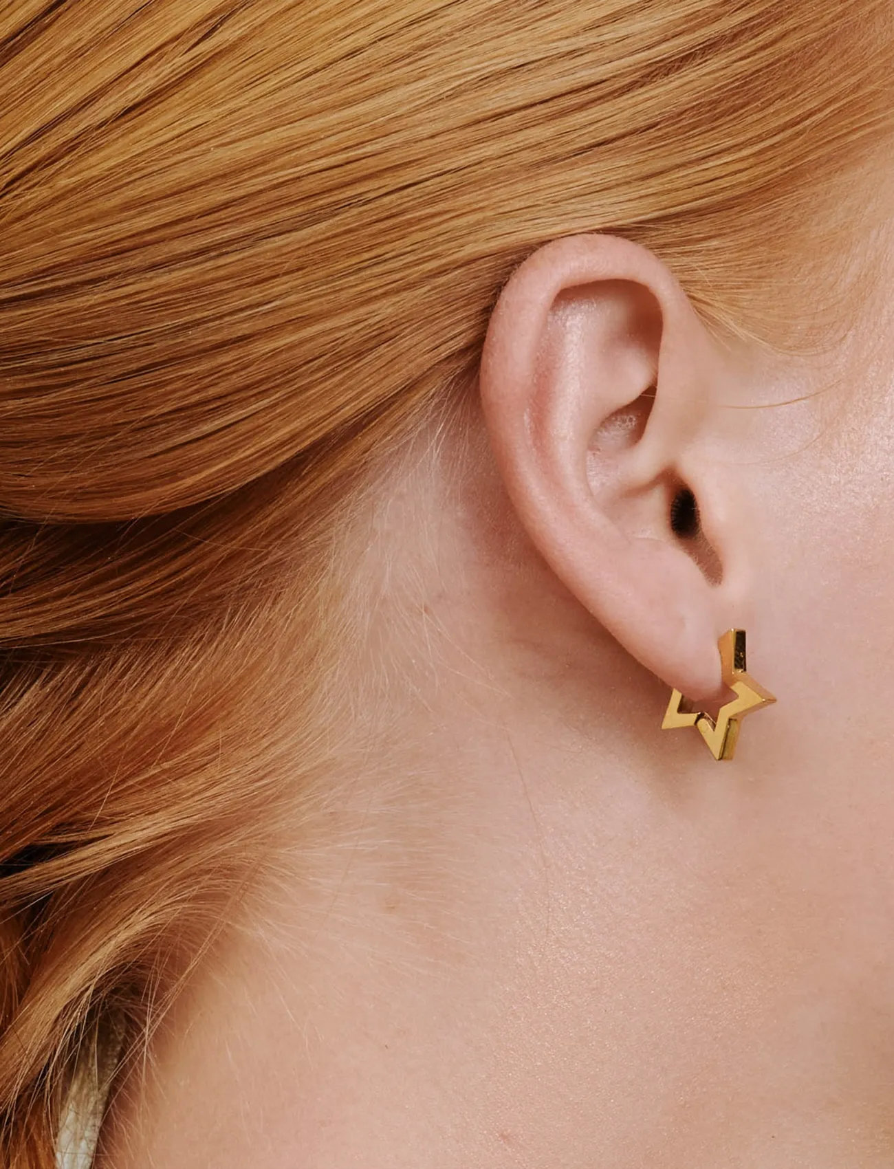 Timi of Sweden Vilda - Star Hoop Earrings Stainless Steel, One Size, Gold, Øreringe > Creoler, Dame