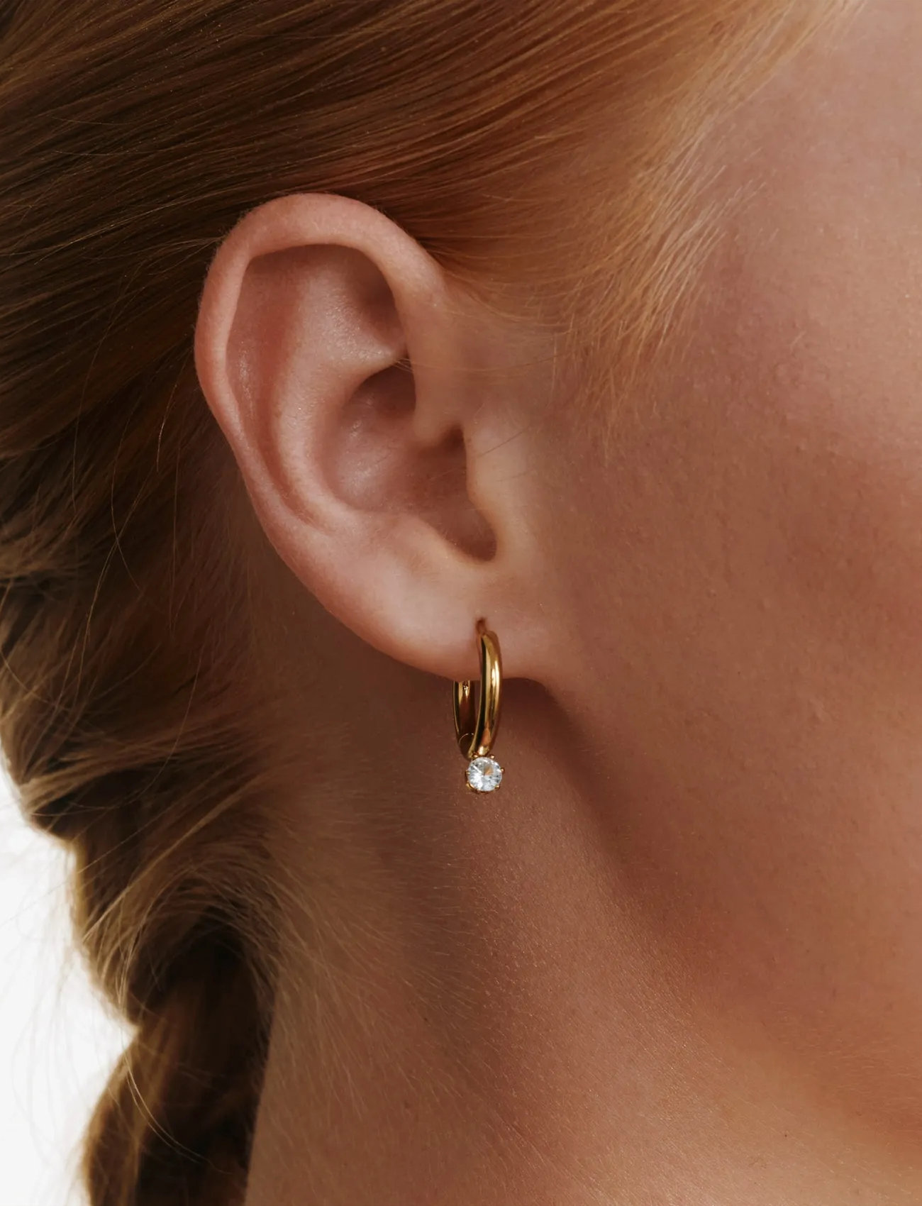 Timi of Sweden Oline - Crystal Hoop Earrings Stainless Steel, One Size, Gold, Øreringe > Creoler, Dame