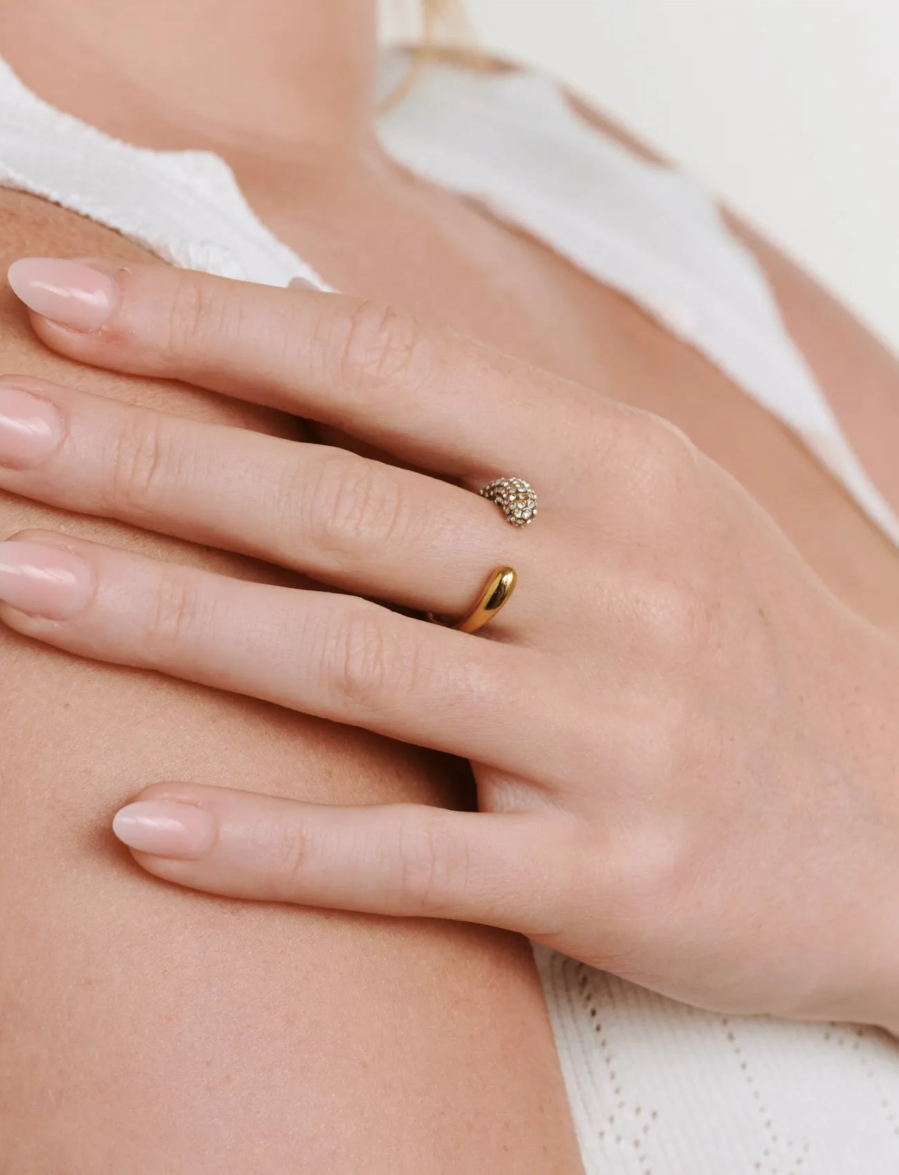 Timi of Sweden Tolouse - Open Crystal Ring Stainless Steel, One Size, Gold, Smykker > Ringe, Dame