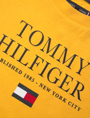 Tommy Hilfiger - TH LOGO TEE S/S - pattern short-sleeved t-shirt - prairie yellow - 2
